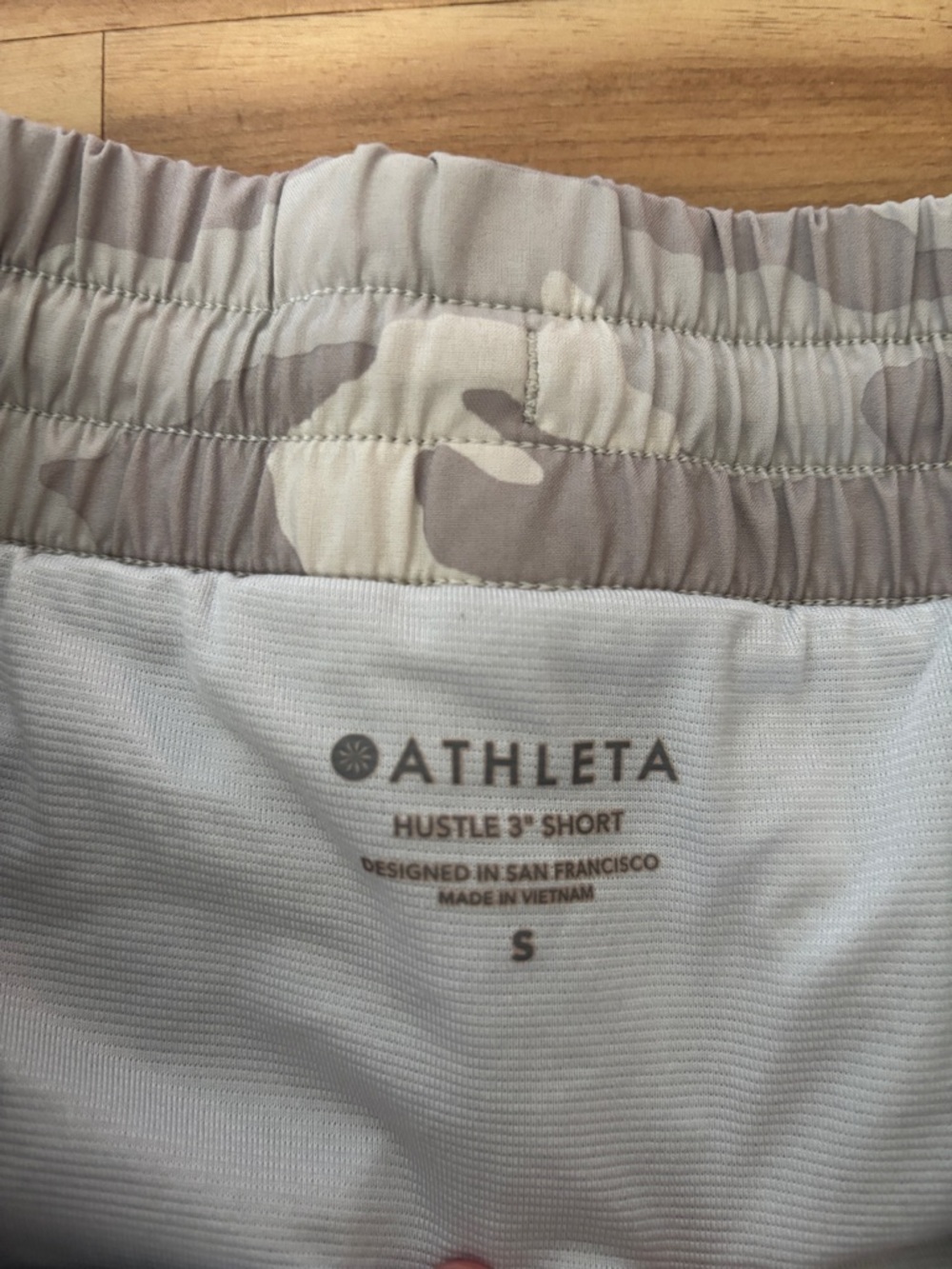 Athleta Hustle 3” Shorts Taupe Camo Athletic Shorts Women’s Sz S - Picture 2 of 2